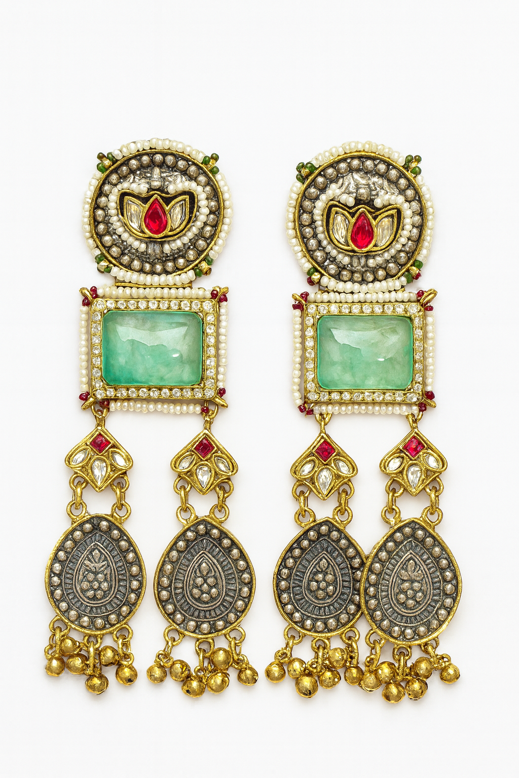 Earrings with metal look